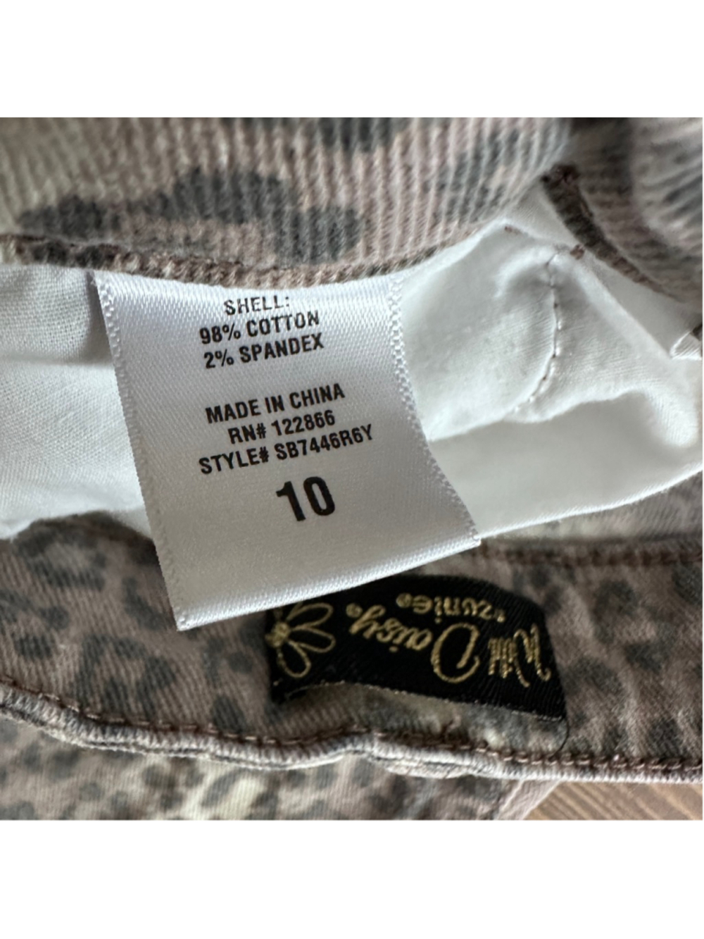 Wild Daisy by Zunie Girls 10 Gray White Leopard Flare Jeans Button Zip - Picture 3 of 6